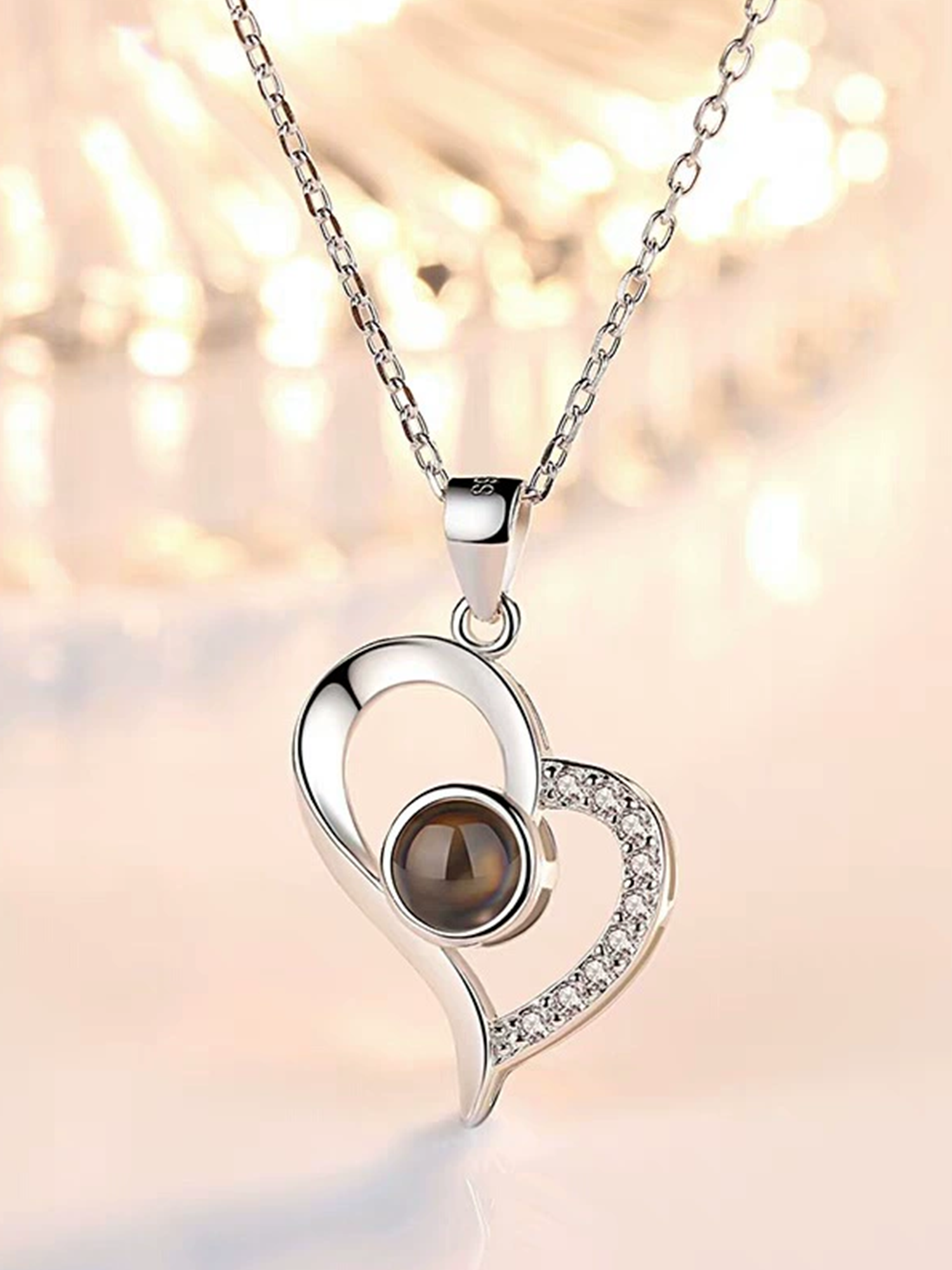 Heart Projection Necklace｜Openwork Diamond Setting, Custom Light-Powered Keepsake