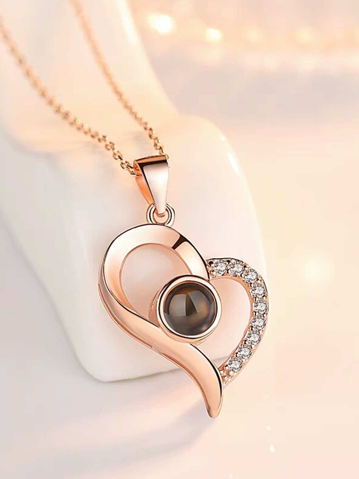 Heart Projection Necklace｜Openwork Diamond Setting, Custom Light-Powered Keepsake